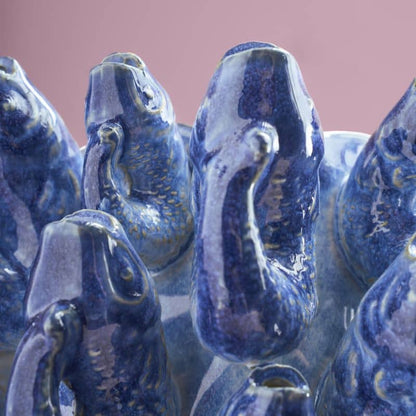 Vaso em forma de cardume de peixes, cerâmica azul, 24 x 24 x 32 cm