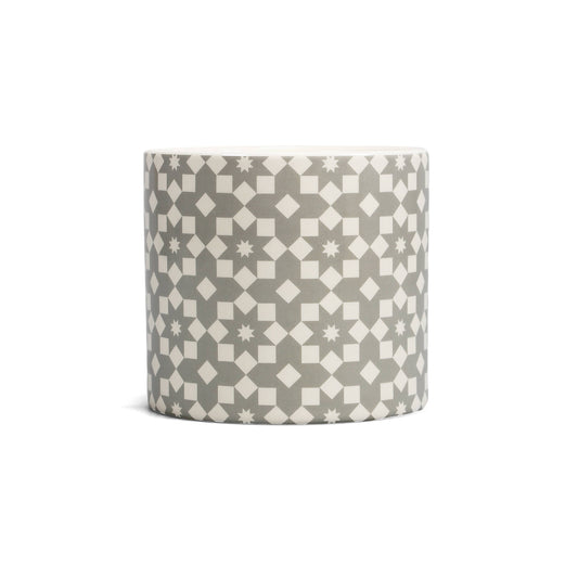 Azulejos de cerâmica cinzenta com estampado floral para vasos de flores.