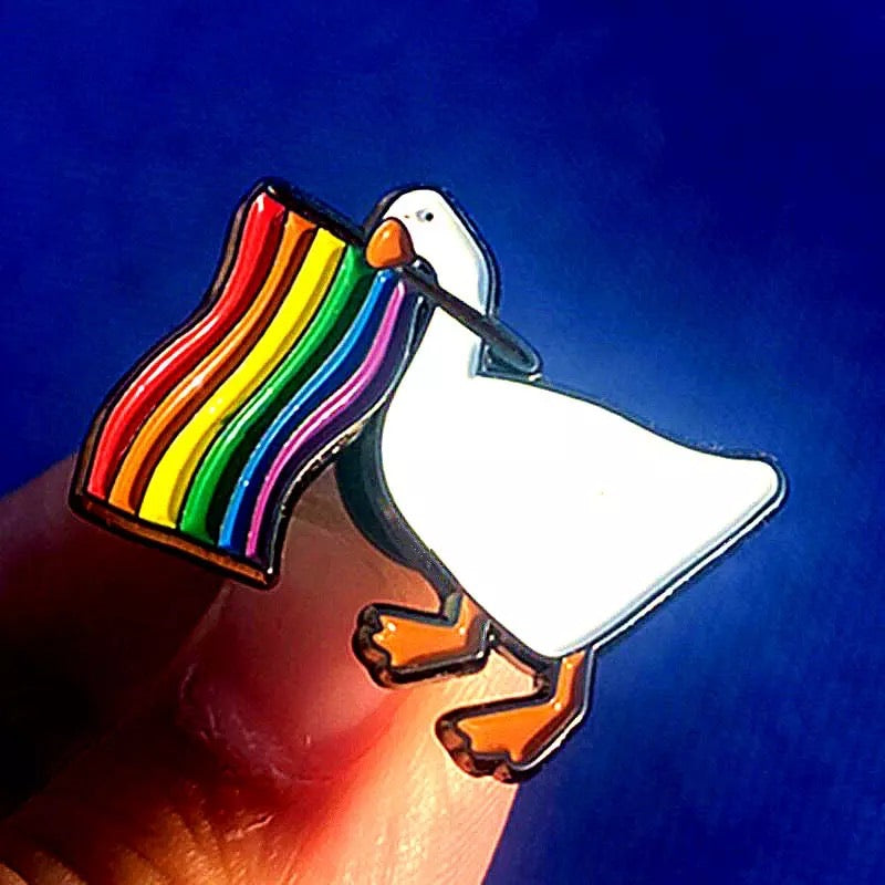 Pines de pato con bandera LGBT