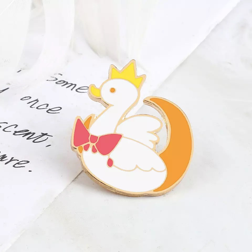 Pin de luna de pato blanco