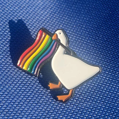 Pines de pato con bandera LGBT