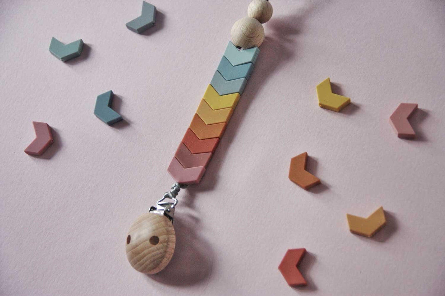 Schnullerkette aus Silikon Chevron Multi