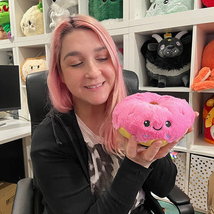 Peluche Snacker Squishable – Donut Rose