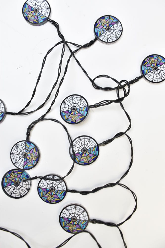 Guirnalda de luces del miércoles: ventana del salón Ophelia 