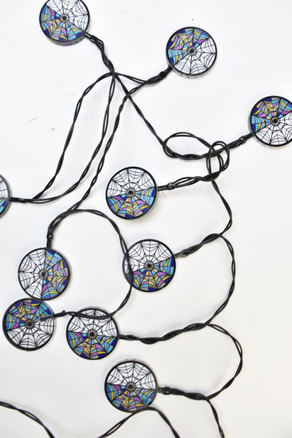 Guirnalda de luces del miércoles: ventana del salón Ophelia 