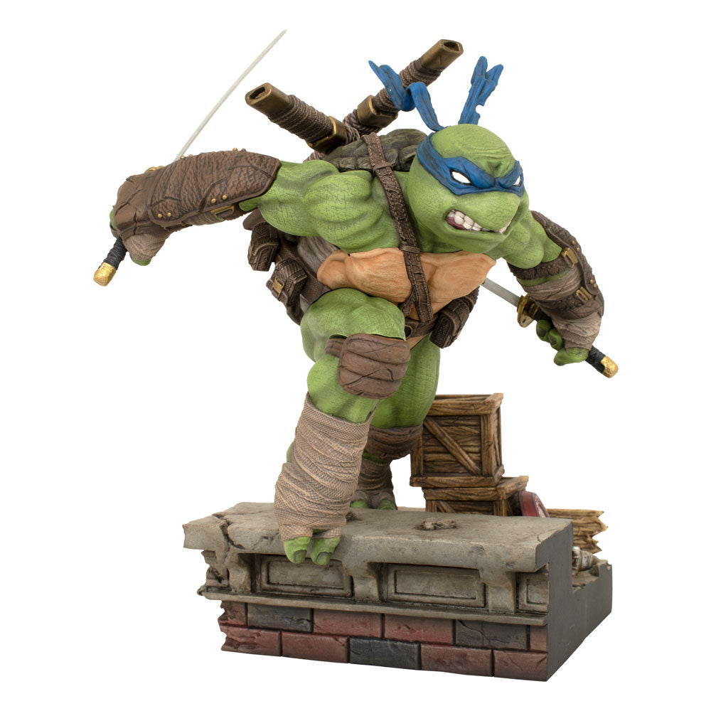 leonardo gallery diorama diamond select toys